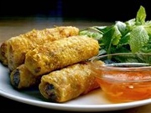 Fried spring rolls (Photo: VNA)